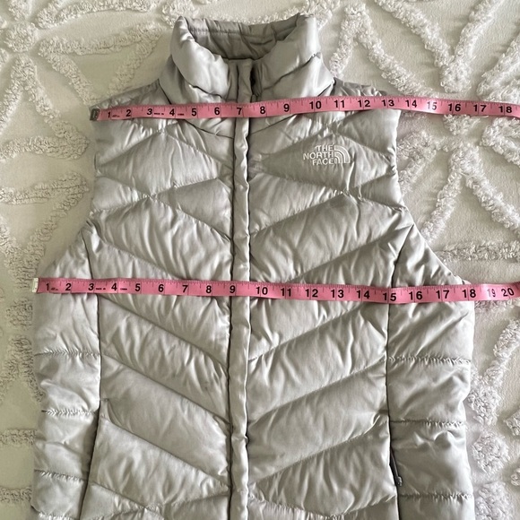 The North Face 550 Fill Women's Down Quilted Puffer Vest Light Gray Size Small - Picture 14 of 16